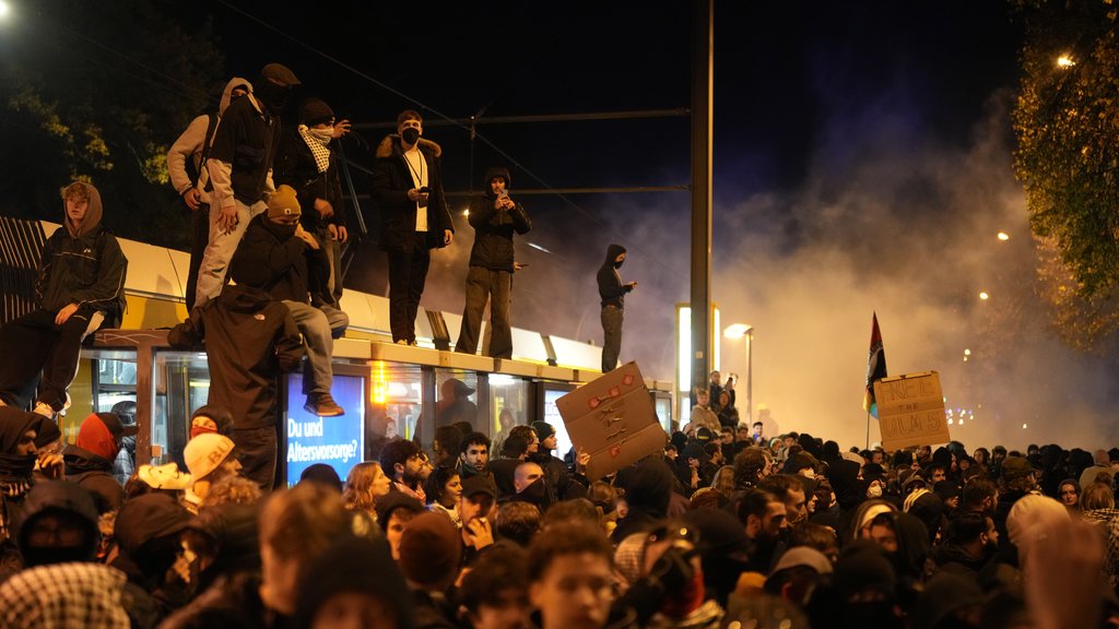 Nemir širom Nemačke: Protesti generacije Z prerasli u sukobe sa policijom