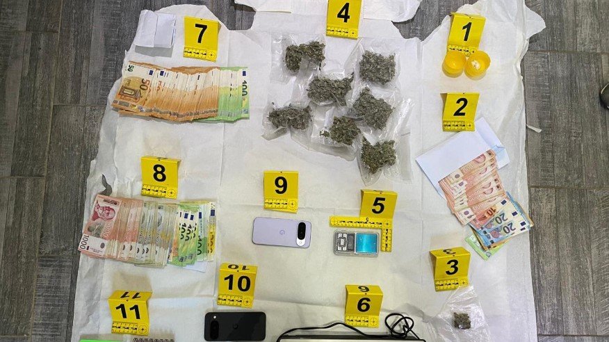 Uhapšena dva dilerа u Novom Sadu: Policija pronašla drogu i novac – uhapšena dva dilera u Novom Sadu